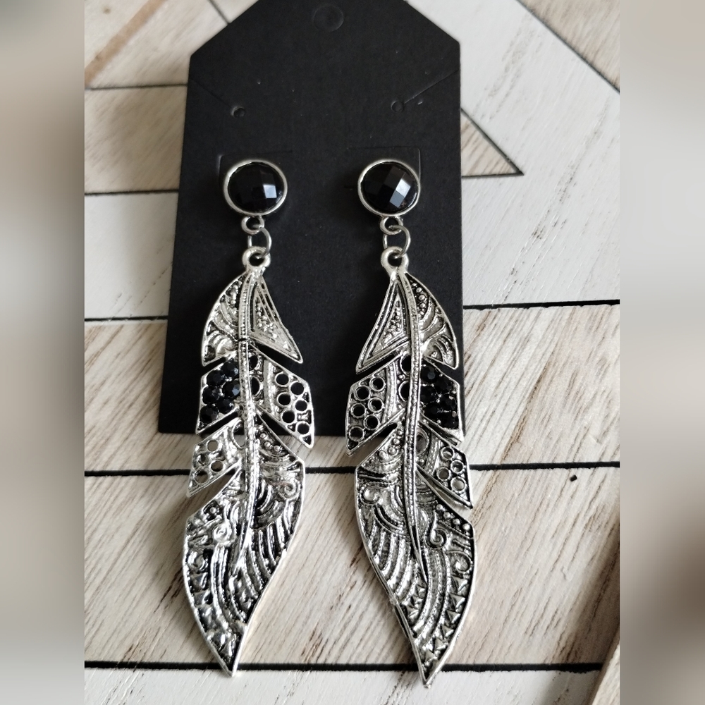 Silver And Black Rhinestone Leaf Pattern Earrings - image 2